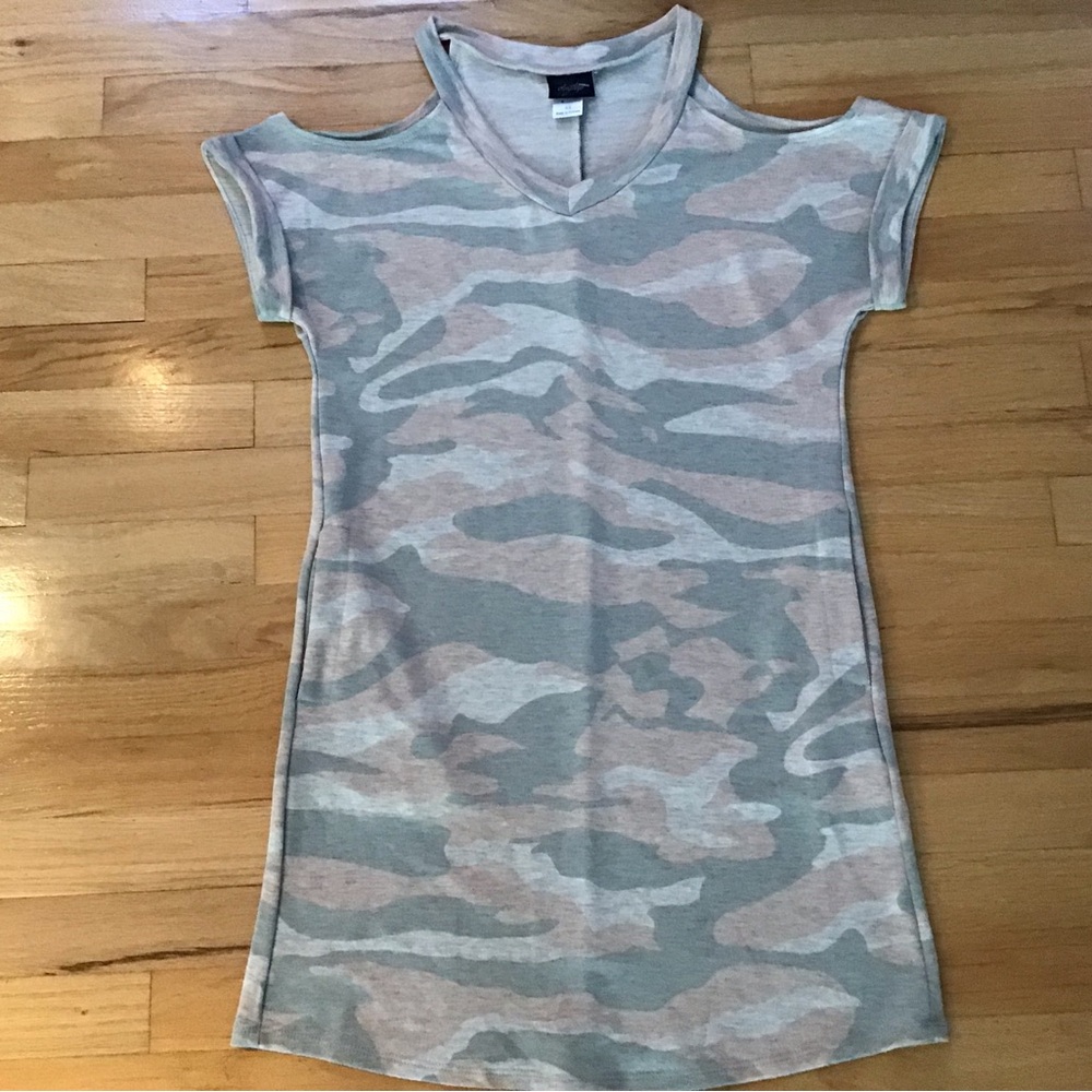 Daytrip Gray Camo Cold Shoulder Tunic
